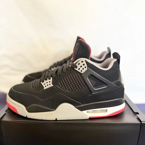 AUTHENTIC Jordan 4 Retro Bred size 10 308497-060 2019 PRE-OWNED